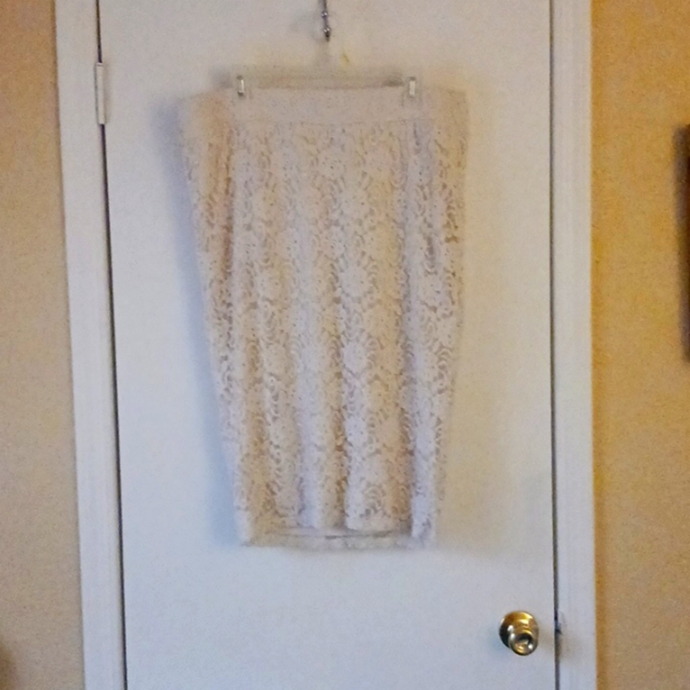 Pretty Cream Lace Pencil Skirt